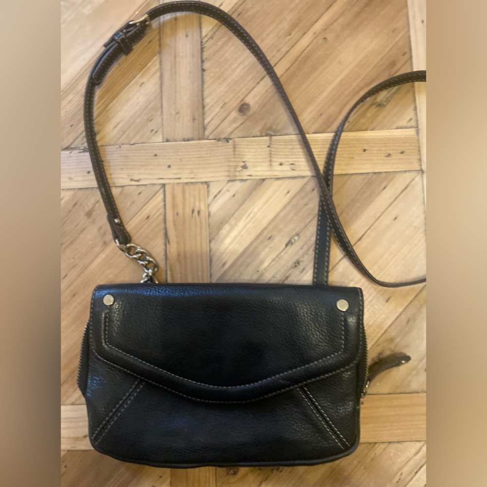 Tignanello Pebbled Leather Crossbody bag Adjustable Strap EUC Very Spacious